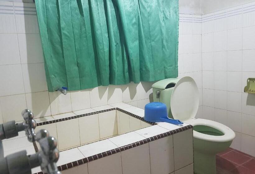 اتاق لوکس با تخت بزرگ, Oyo 93237 Hotel Triarga