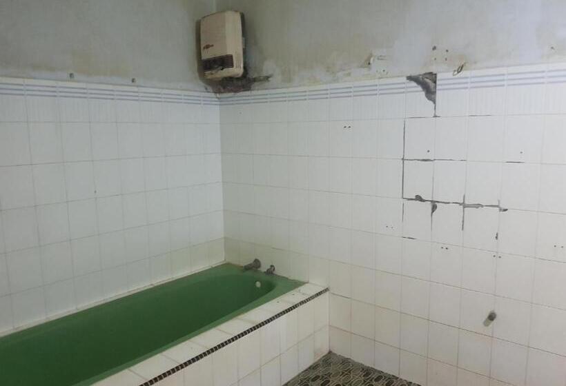 اتاق لوکس با تخت بزرگ, Oyo 93237 Hotel Triarga