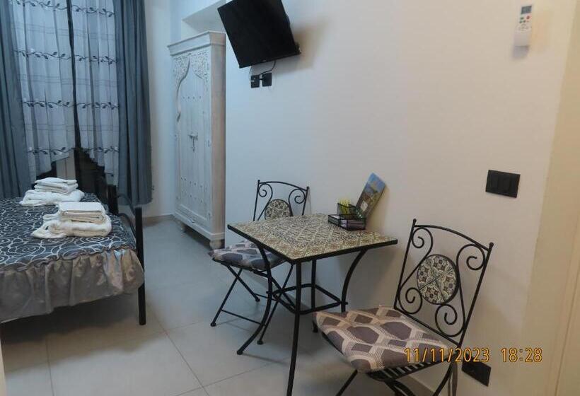 اتاق عادی, Amici Holiday Stazione