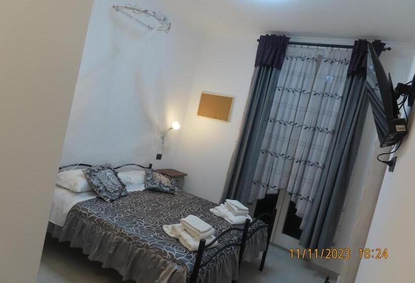 اتاق عادی, Amici Holiday Stazione