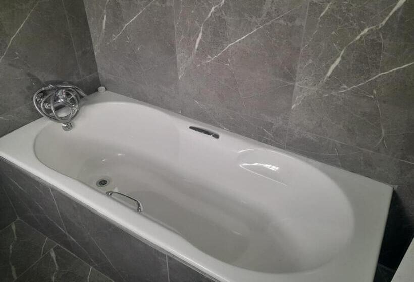 اتاق استاندارد, Tony S Guest House 1