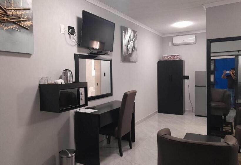 اتاق استاندارد سه نفره, Tony S Guest House 1