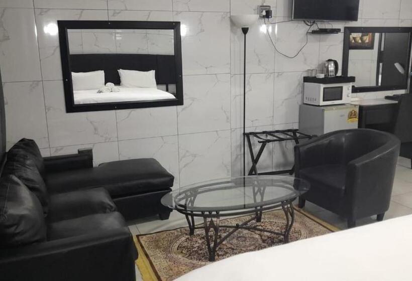 اتاق استاندارد سه نفره, Tony S Guest House 1