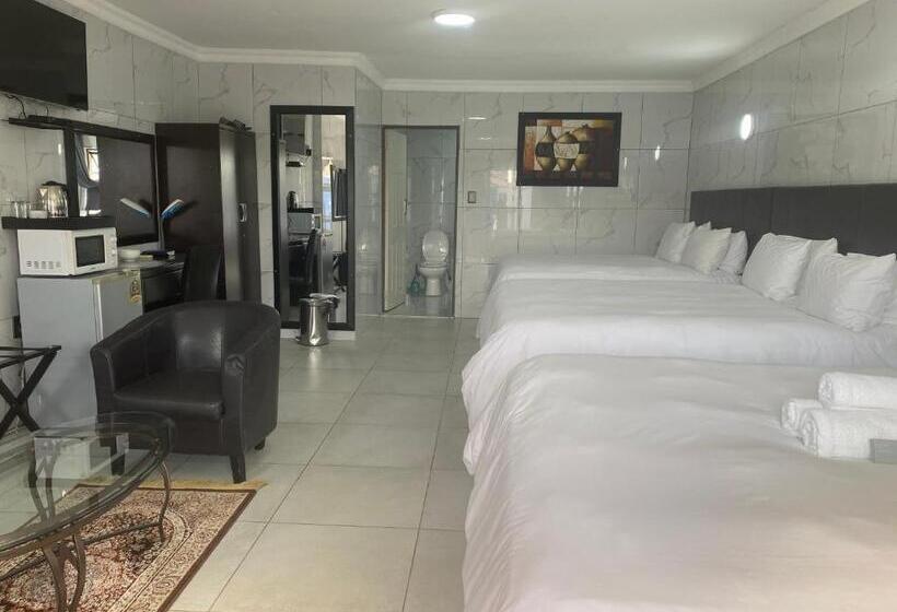 اتاق استاندارد سه نفره, Tony S Guest House 1