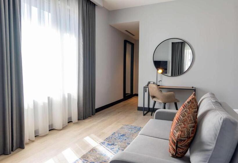 سوئیت پریمیوم, Radisson Blu Hotel, Amman Galleria Mall