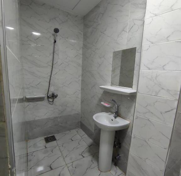 Economy Triple Room, Revento