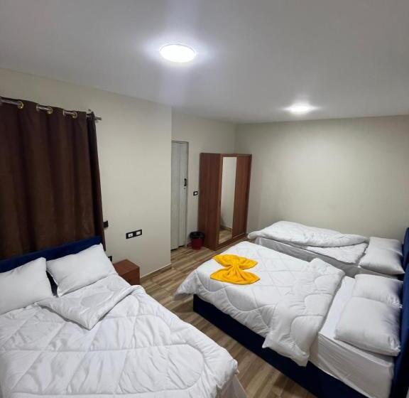 Economy Triple Room, Revento