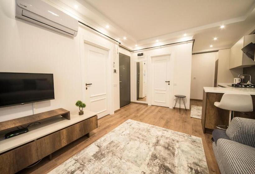 سوییت خانوادگی, Saygın Apartments