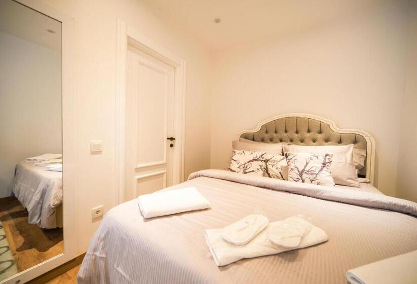 سوییت دوبلکس, Saygın Apartments