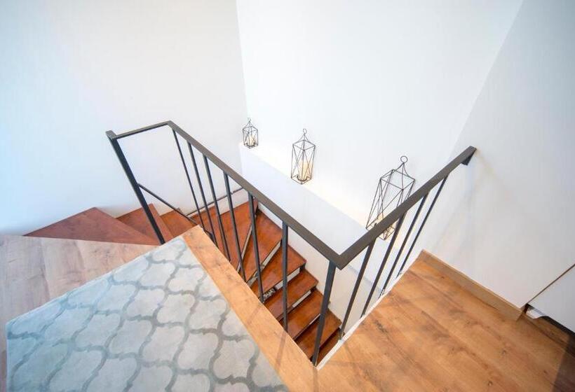 سوییت دوبلکس, Saygın Apartments