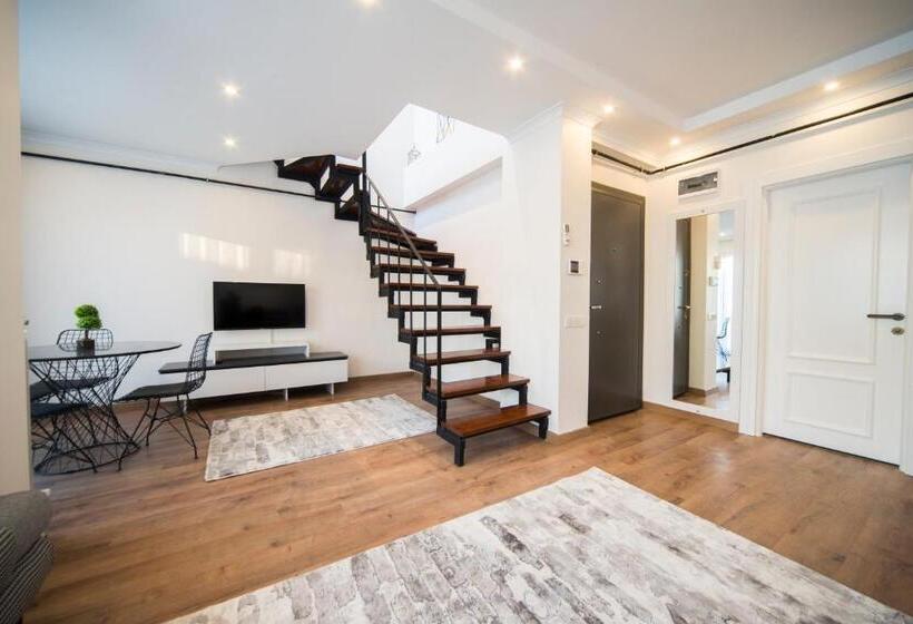 سوییت دوبلکس, Saygın Apartments