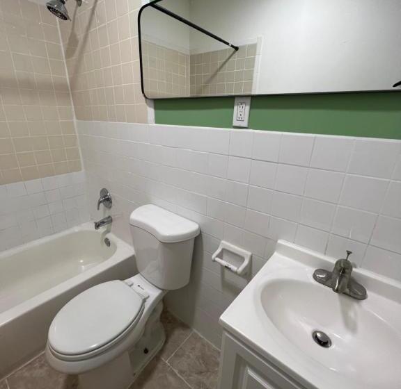 اتاق استاندارد با سرویس بهداشتی مشترک, East Harlem Hostel