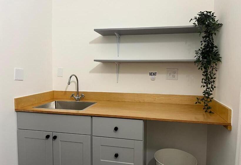 اتاق استاندارد, East Harlem Hostel