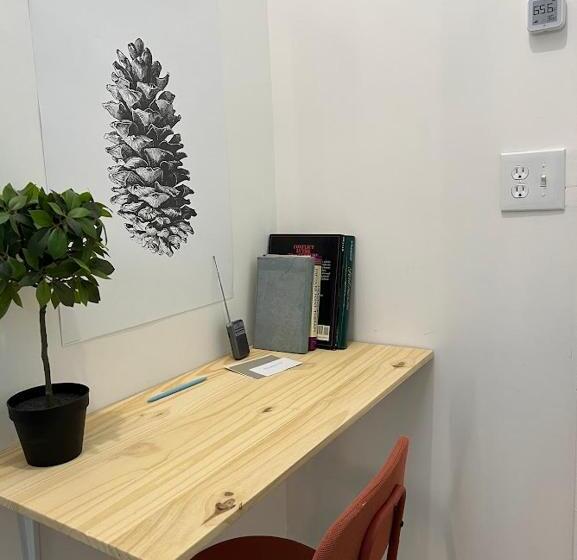 اتاق استاندارد, East Harlem Hostel