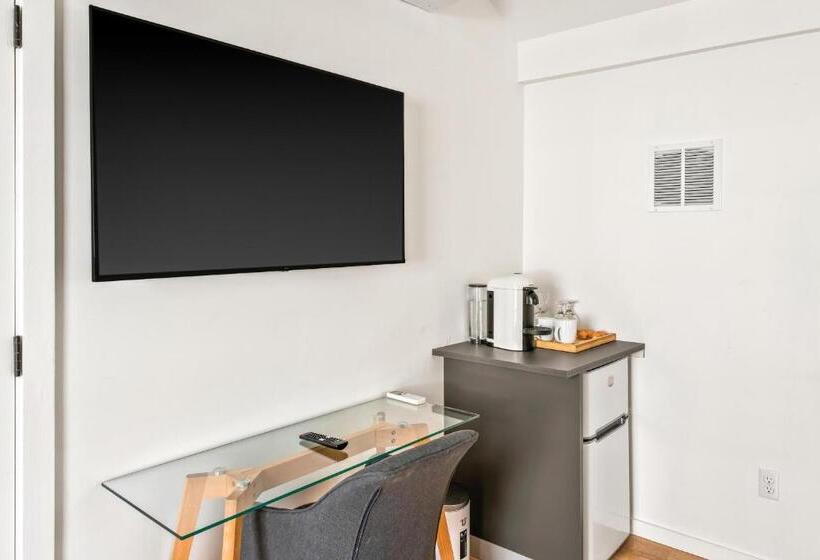 سوئیت با تخت بزرگ, Boutique Room Steps From Downtown Mall Rose Jean   Room 5
