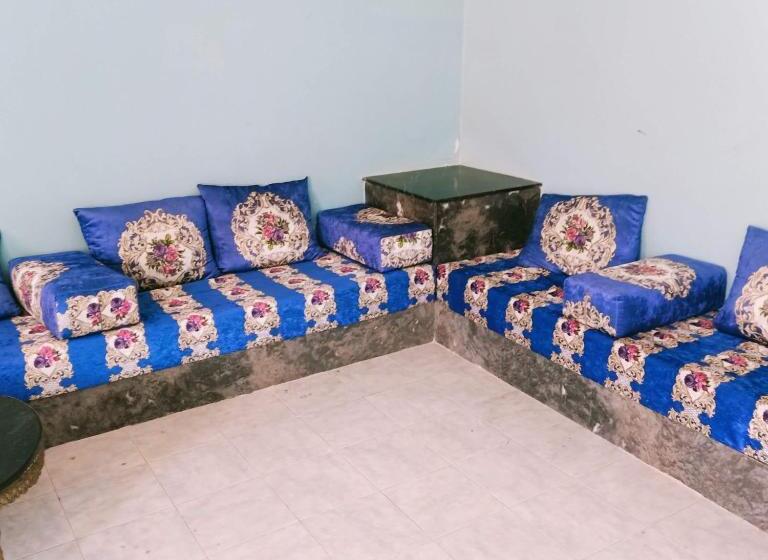 استودیو استاندارد با چشم‌انداز استخر, Nagjir Plage