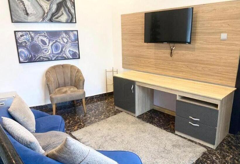سوییت, Jj Mas Hotel And Suites
