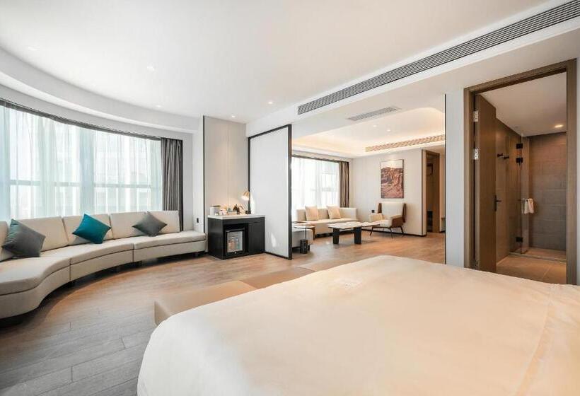 سوییت, Atour Hotel Chengdu East Station Greenland 468 Center