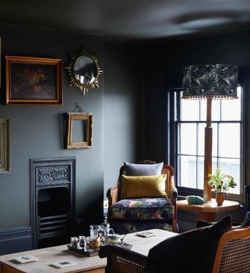اتاق لوکس با تخت بزرگ, Belvidere Place