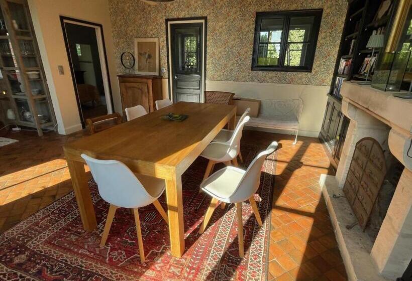 اتاق استاندارد با چشم‌انداز باغ, Suite Près De Chambord