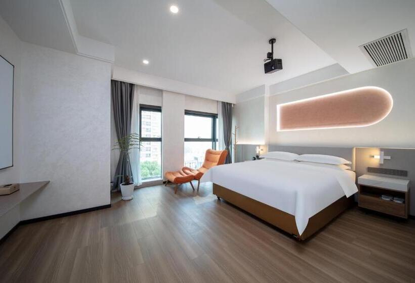 سوییت, Hefei Tom
