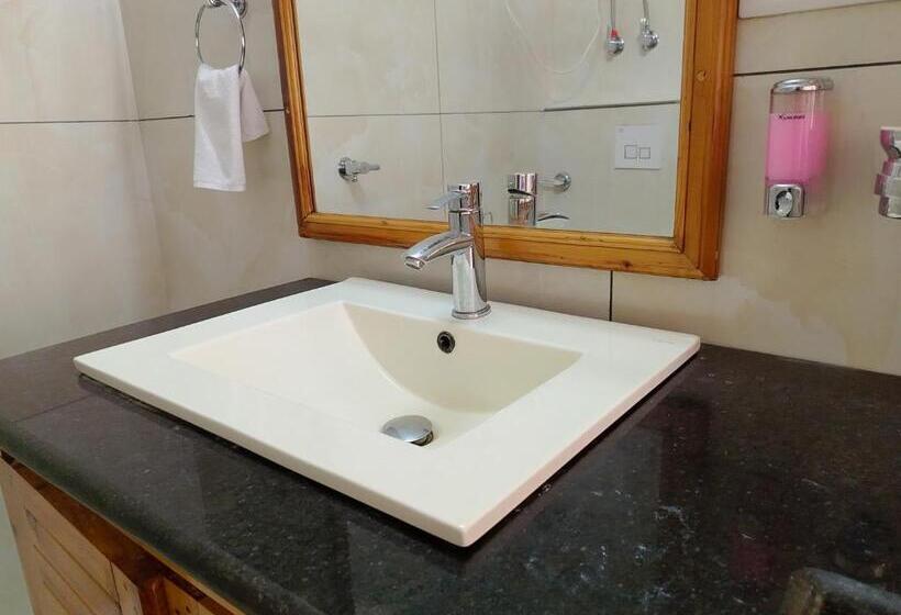 اتاق لوکس با بالکن, Elegance Retreat Manali Luxury Boutique Stay