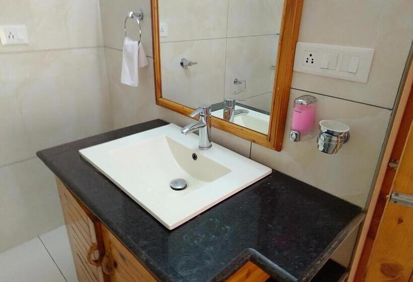 اتاق لوکس با بالکن, Elegance Retreat Manali Luxury Boutique Stay
