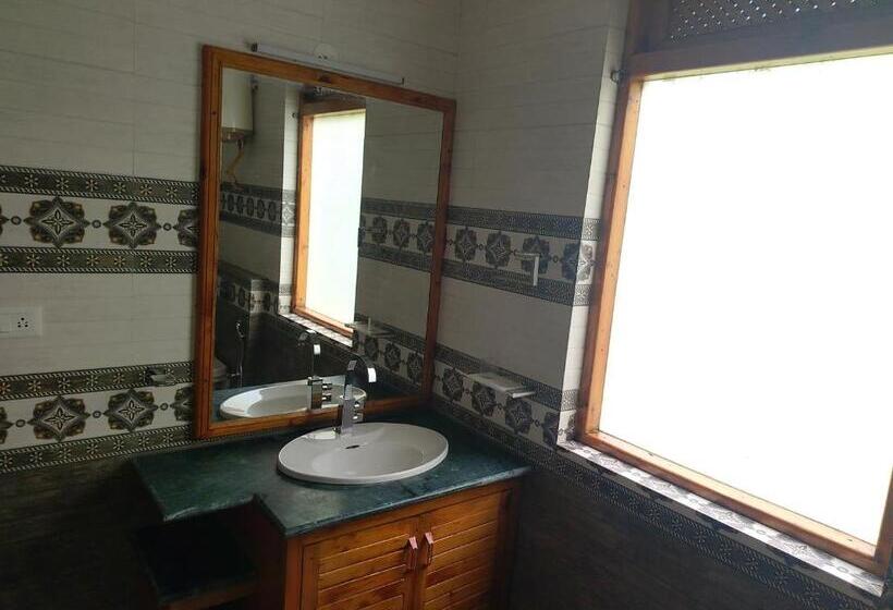 اتاق لوکس با بالکن, Elegance Retreat Manali Luxury Boutique Stay