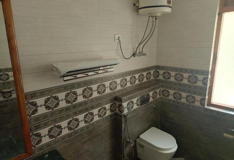 اتاق لوکس با بالکن, Elegance Retreat Manali Luxury Boutique Stay