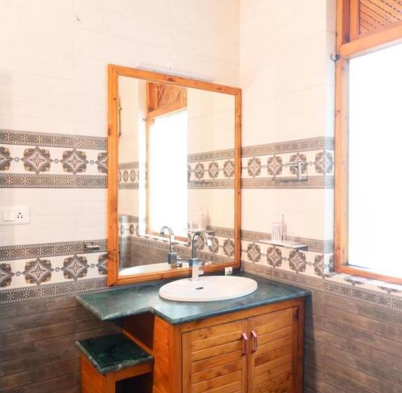 اتاق استاندارد با چشم‌انداز کوهستان, Elegance Retreat Manali Luxury Boutique Stay