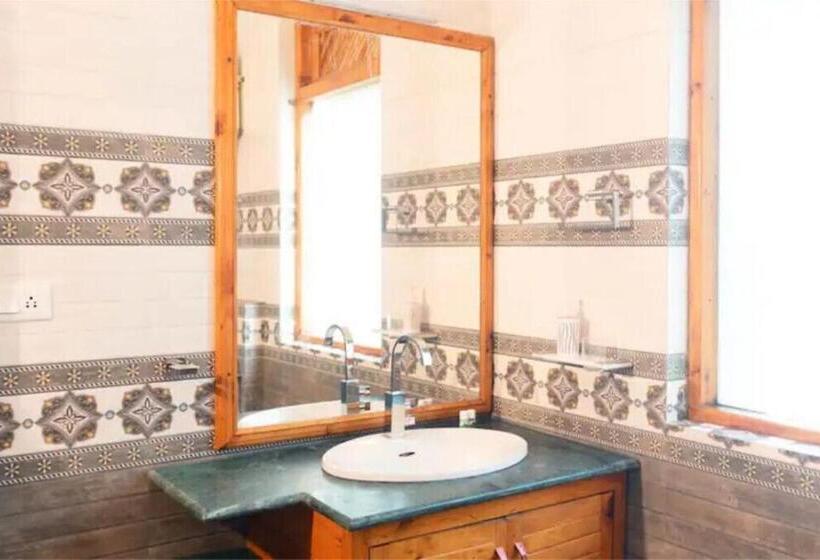 اتاق لوکس با بالکن, Elegance Retreat Manali Luxury Boutique Stay