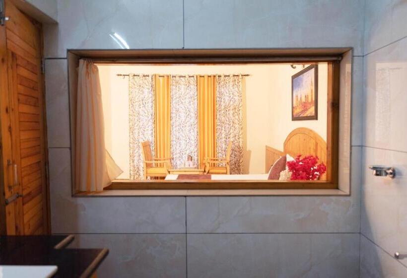 اتاق استاندارد با چشم‌انداز کوهستان, Elegance Retreat Manali Luxury Boutique Stay