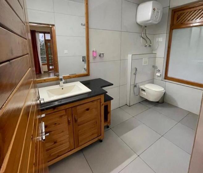 اتاق استاندارد با بالکن, Elegance Retreat Manali Luxury Boutique Stay