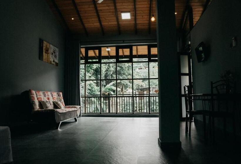 اتاق استاندارد سه تخته با بالکن, Amanzi Residence