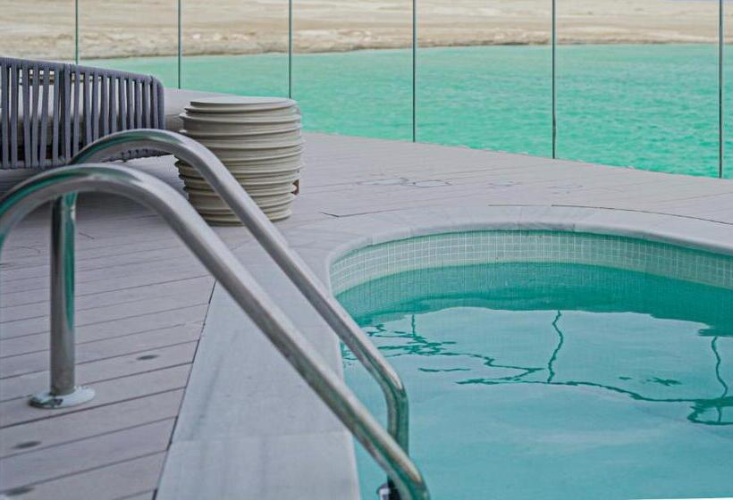بانگلوی سوپریور, Tawila Island Resort