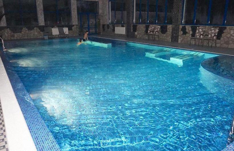 اتاق کلاسیک سه تخته, хотел стиляна/hotel Stilyana