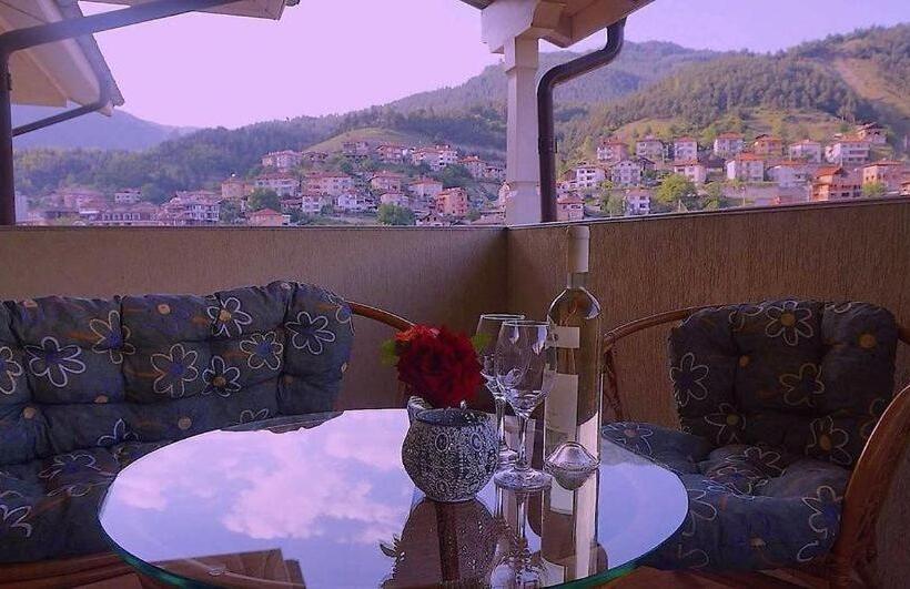 اتاق کلاسیک سه تخته, хотел стиляна/hotel Stilyana