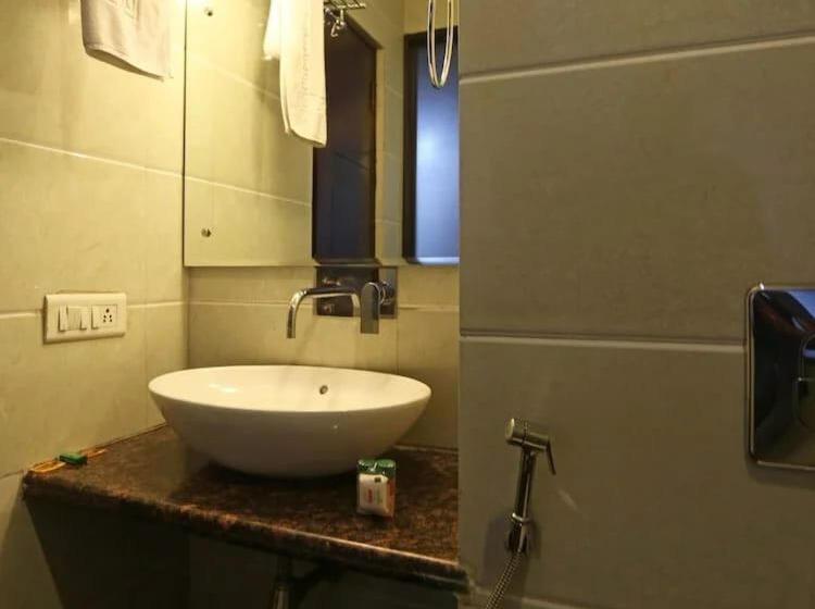 اتاق خانوادگی, Airpor Tbillions Group Of Hotels