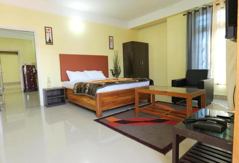 Апартаменты 3 Спальни, The Transit Stay Guwati