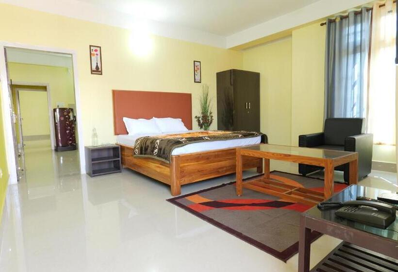 Апартаменты 3 Спальни, The Transit Stay Guwati
