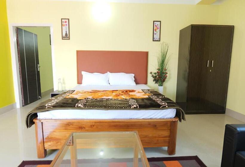 Апартаменты 3 Спальни, The Transit Stay Guwati