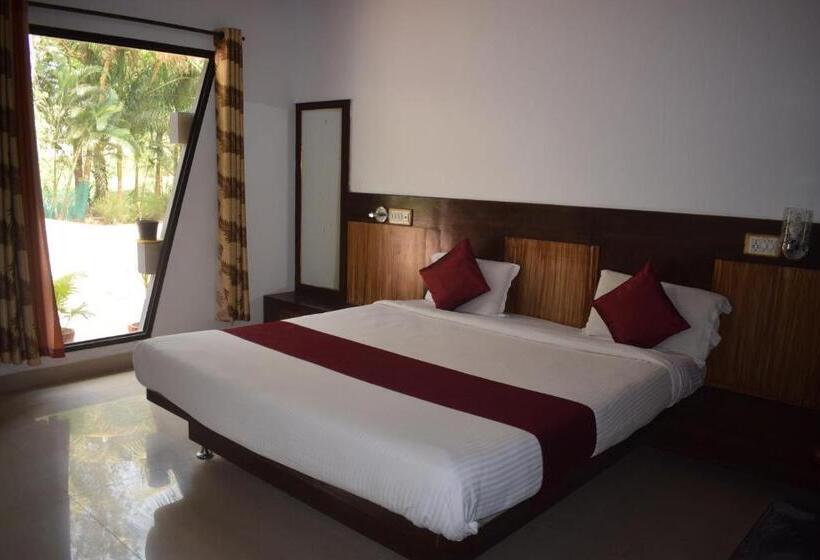 اتاق لوکس چهار تخته, Coorg Anekadu Resort