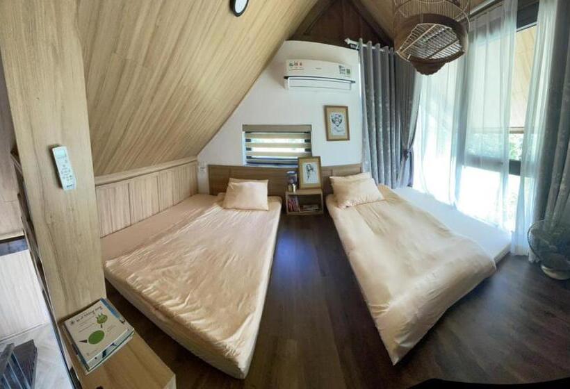 بنگله خانوادگی, A Little Hill Retreat