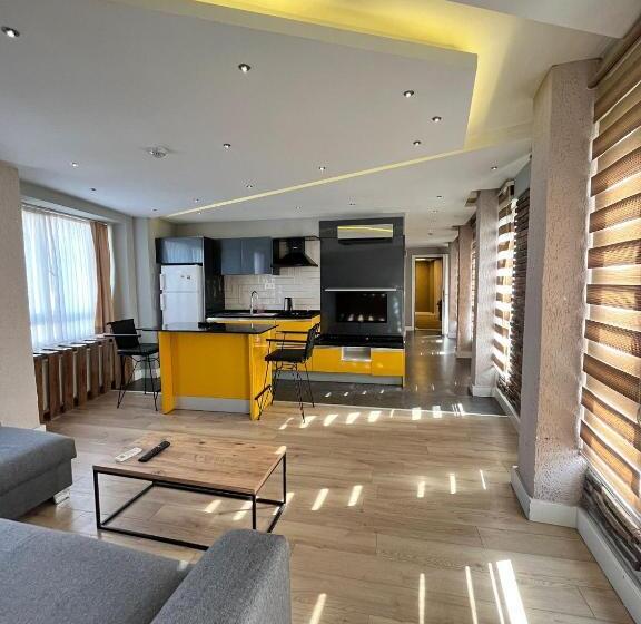سوئیت 2 خوابه, The Sisli Luxury Corner Suit