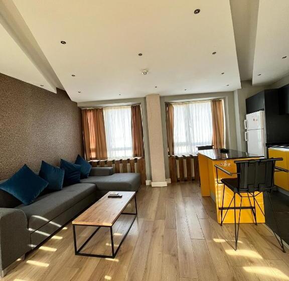 سوئیت 2 خوابه, The Sisli Luxury Corner Suit