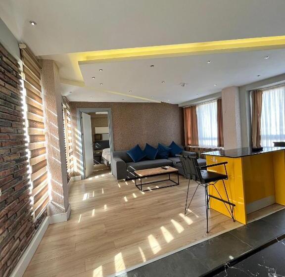 سوئیت 2 خوابه, The Sisli Luxury Corner Suit