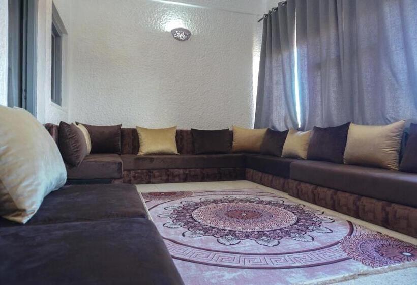اتاق خانوادگی, Warda