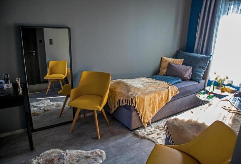 استودیو استاندارد با چشم‌انداز باغ, La Róna Rooms
