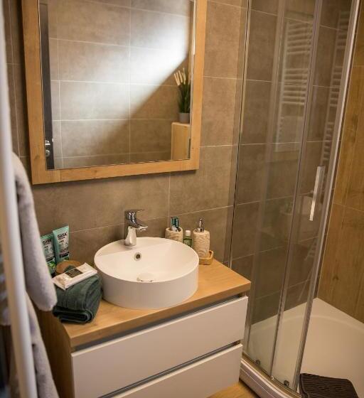 استودیو استاندارد با چشم‌انداز باغ, La Róna Rooms