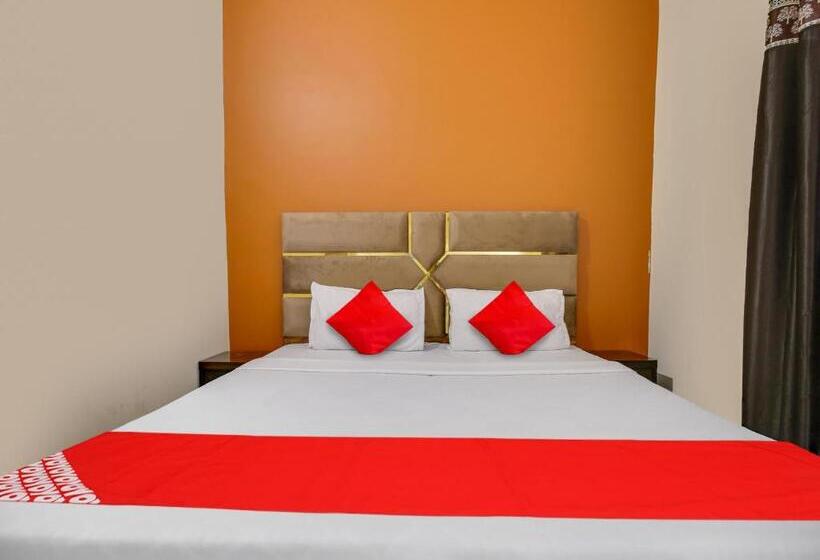 اتاق کلاسیک سه تخته, Oyo Hotel Riyasat Inn